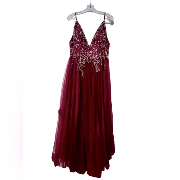 Gorgeous Prom dress in wine - Picture 10 of 13